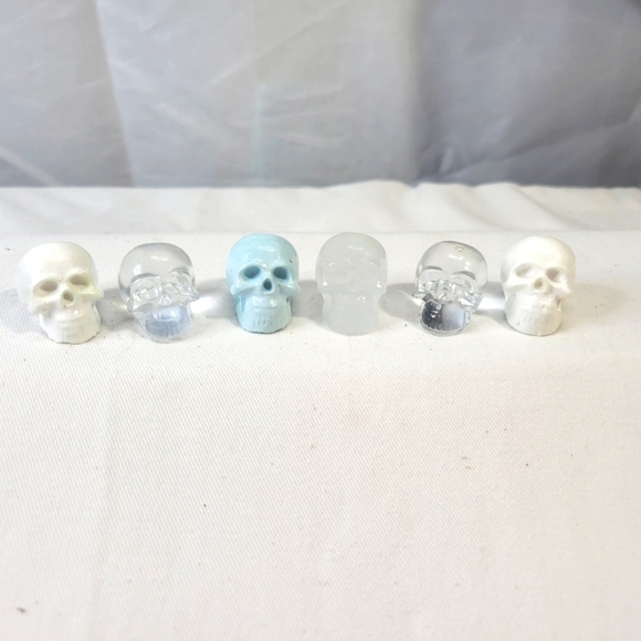 Handmade Resin Skulls - Picture 1 of 5